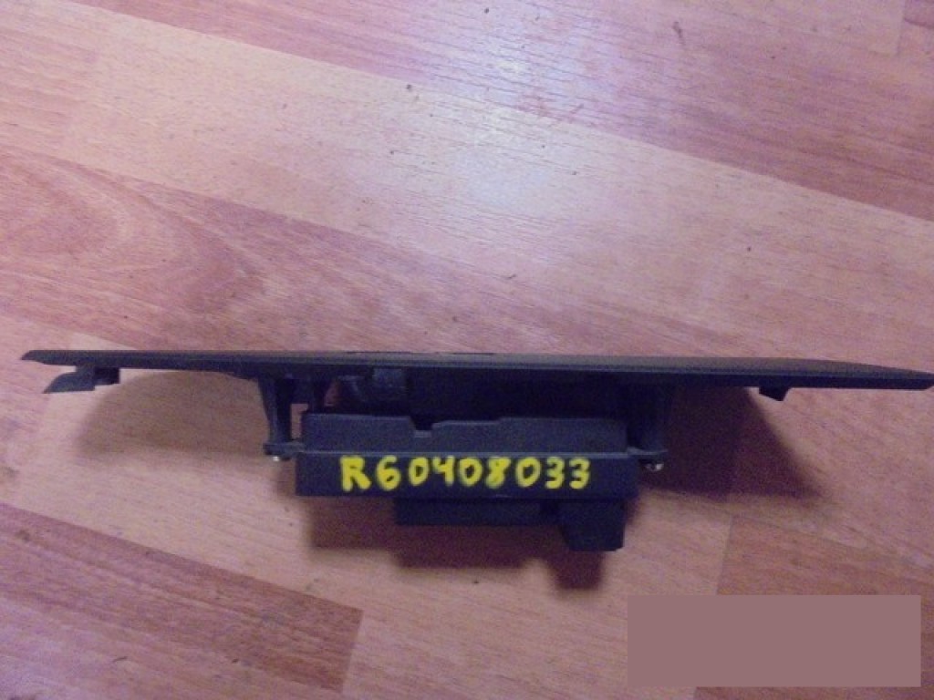 Кнопка стеклоподъемника на Mazda 3 (BK) 2002-2009