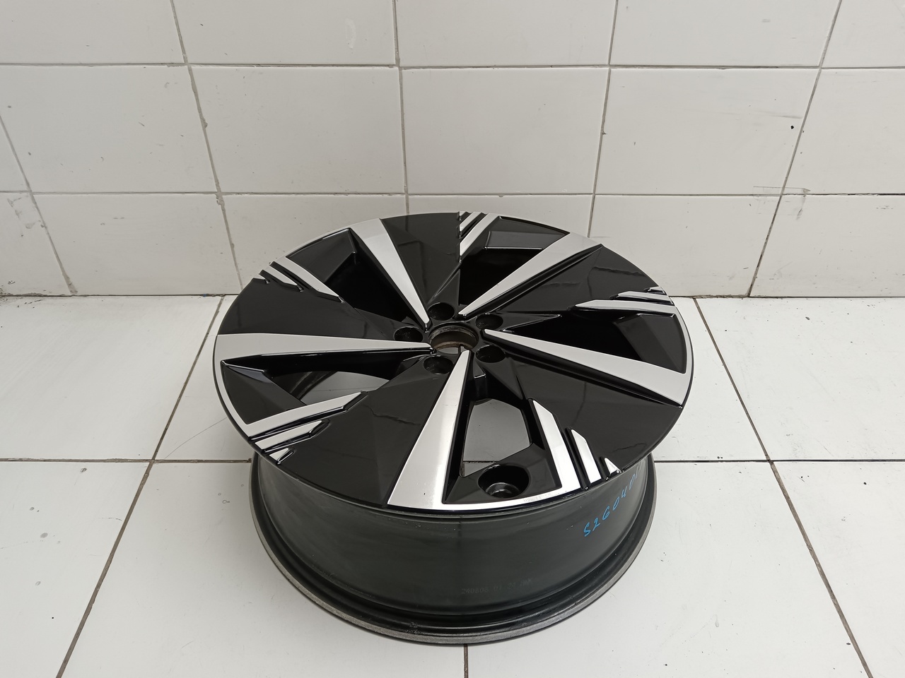 Диск колесный легкосплавный на Geely Atlas 2 2023>