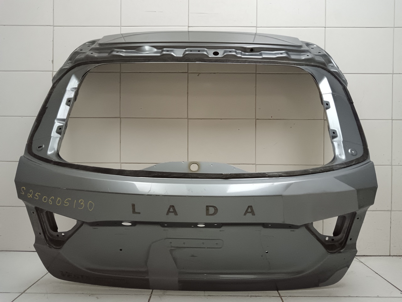 Дверь багажника на Lada Vesta 2015>