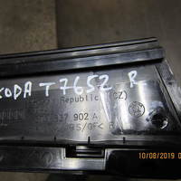 Накладка двери передней правой на Skoda Superb 2008-2015