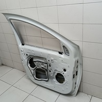 Дверь передняя левая на Renault Sandero 2 2014-2022 / Renault Logan 2 2014-2022