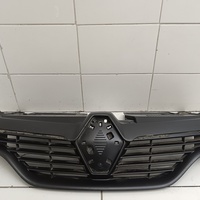 Решетка радиатора на Renault Logan II 2014> / Renault Sandero 2014>