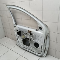 Дверь передняя левая на Renault Duster 1 2012-2021