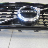 Решетка радиатора на Volvo XC40 2018>