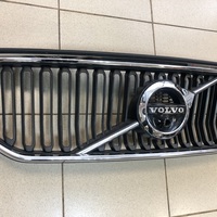 Решетка радиатора на Volvo XC40 2018>