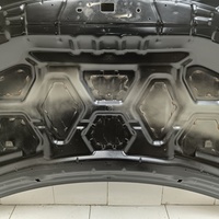 Капот на Ford Explorer 5 2010-2019