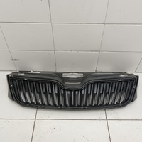 Решетка радиатора на Skoda Rapid 1 2013-2020