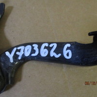 Петля капота на Toyota RAV 4 2000-2005