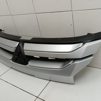 Решетка радиатора на Mitsubishi L200 5 KK KL 2015-2023