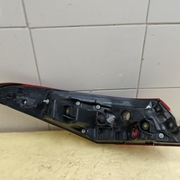 Фонарь задний наружный правый на Toyota Camry V70 2017>