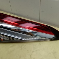 Фонарь задний наружный правый на Toyota Camry V70 2017>