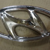 Эмблема на Hyundai Santa Fe 2012>