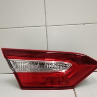 Фонарь задний внутренний левый на Toyota Camry V70 2017>