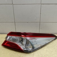 Фонарь задний наружный правый на Toyota Camry V70 2017>