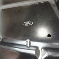 Капот на Ford Explorer 5 2010-2019