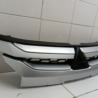 Решетка радиатора на Mitsubishi L200 5 KK KL 2015-2023