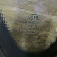Стекло кузовное глухое левое на Kia Ceed 2007-2012