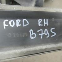 Накладка двери задней правой на Ford Fusion 2002>
