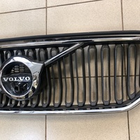 Решетка радиатора на Volvo XC40 2018>