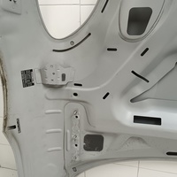 Капот на Porsche Macan 2013>