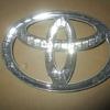 Эмблема на Toyota Land Cruiser (200) 2008> / Toyota Land Cruiser (100) 1998-2007