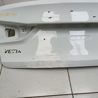 Крышка багажника на Lada Vesta 2015>